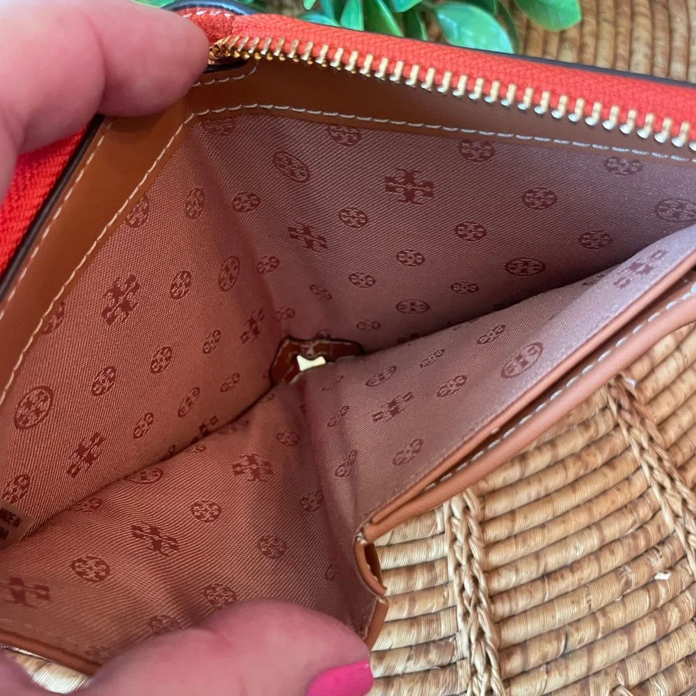 Like New Tory Burch Leather Small Zip Wallet in Orange & Tan